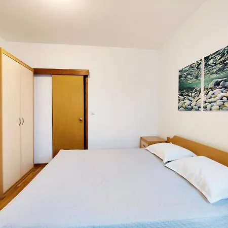 Seaside Retreat: With Access And Boat Mooring Apartment *