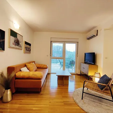 아파트 Airy In - Murter, - 3 Min Walk, 2 Bedrooms, 2 Bathrooms, 70m2 With Terrace, Mooring Included 티스노