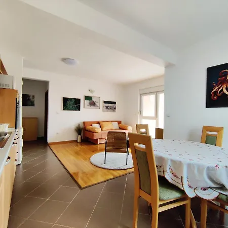 Airy In - Murter, - 3 Min Walk, 2 Bedrooms, 2 Bathrooms, 70m2 With Terrace, Mooring Included *