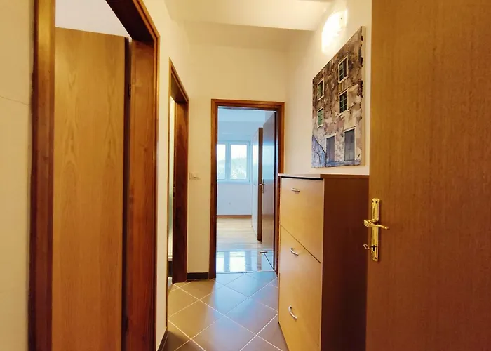 Airy In - Murter, - 3 Min Walk, 2 Bedrooms, 2 Bathrooms, 70m2 With Terrace, Mooring Included Appartement *