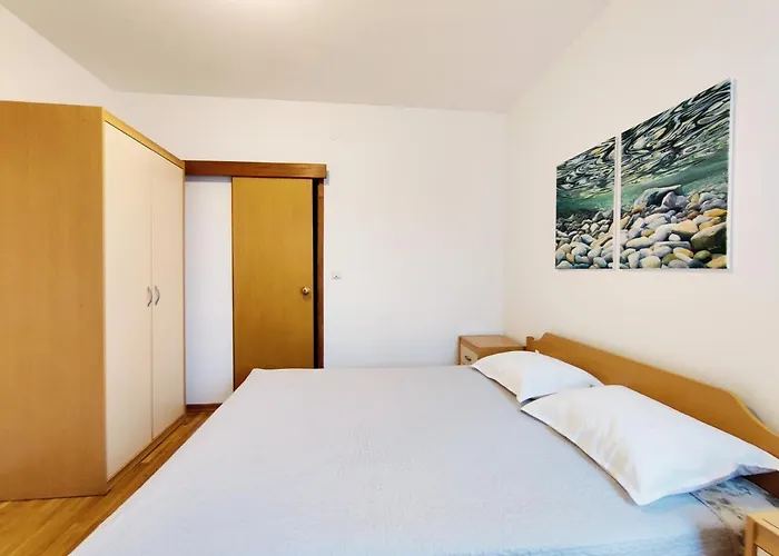 Airy In - Murter, - 3 Min Walk, 2 Bedrooms, 2 Bathrooms, 70m2 With Terrace, Mooring Included 아파트 *