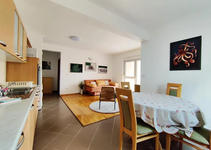 Airy In - Murter, - 3 Min Walk, 2 Bedrooms, 2 Bathrooms, 70m2 With Terrace, Mooring Included *