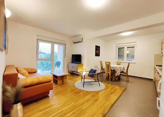 Airy In - Murter, - 3 Min Walk, 2 Bedrooms, 2 Bathrooms, 70m2 With Terrace, Mooring Included Appartement