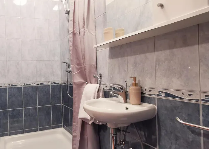 Airy In - Murter, - 3 Min Walk, 2 Bedrooms, 2 Bathrooms, 70m2 With Terrace, Mooring Included 아파트 *