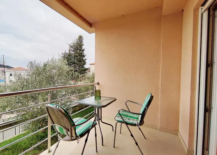 아파트 Airy In - Murter, - 3 Min Walk, 2 Bedrooms, 2 Bathrooms, 70m2 With Terrace, Mooring Included