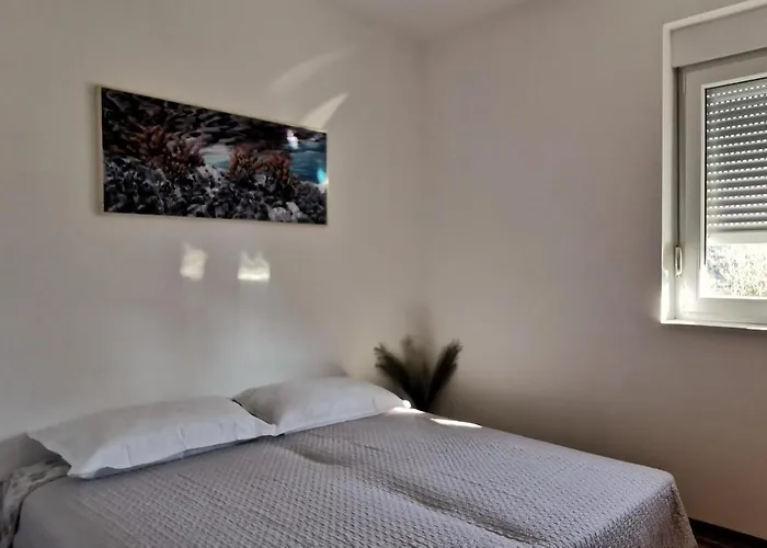 Airy In - Murter, - 3 Min Walk, 2 Bedrooms, 2 Bathrooms, 70m2 With Terrace, Mooring Included 티스노